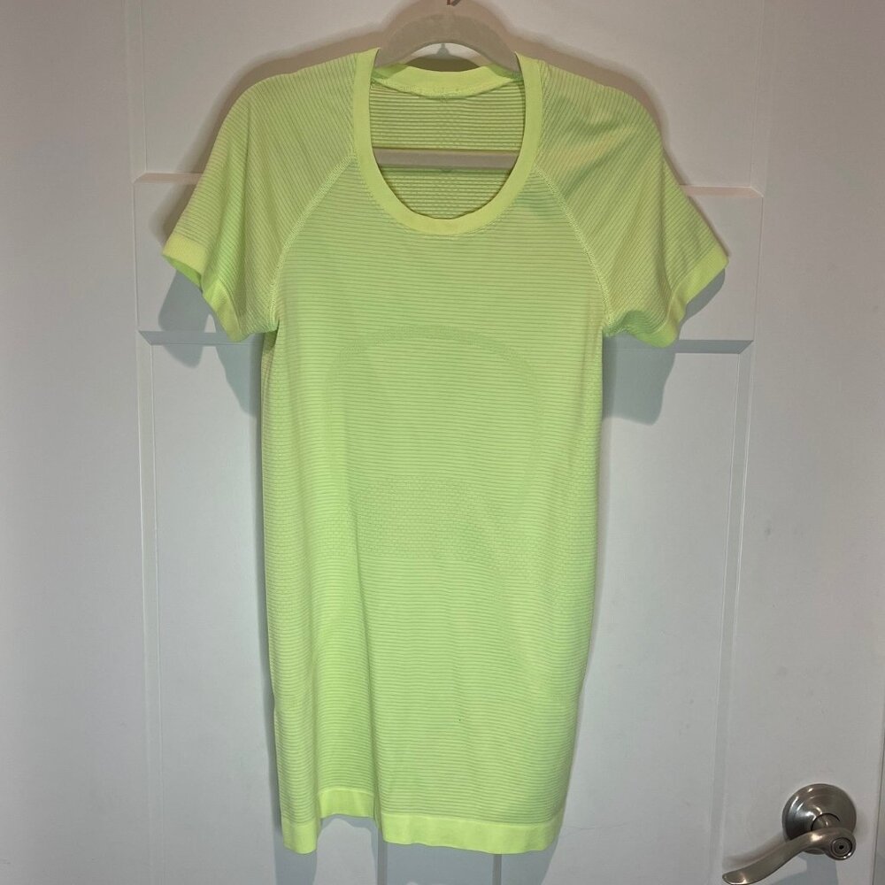 Lululemon Faded Zap Swiftly Tech Short Sleeve Shirt 2.0 - Size 4